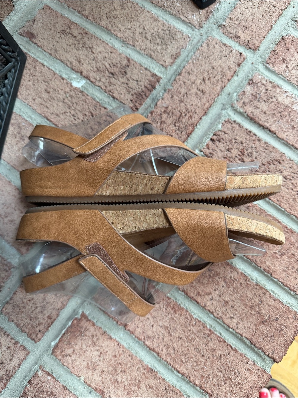 Eurosport Women’s Tan Strappy Comfort Sandals, EUC, Size 8.5 - Picture 4 of 9